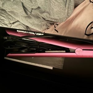 PYT  Luxe ceramic flat iron  brand new in box